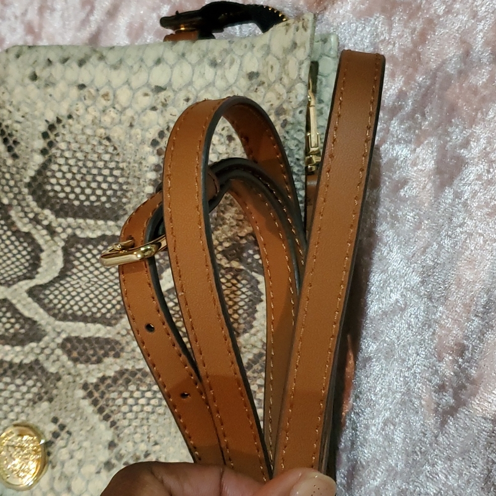 Vince Camuto Crossbody bag - Picture 13 of 13